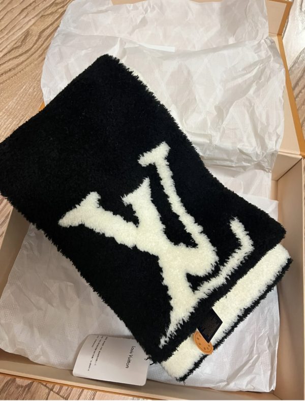 Louis Vuitton M79399 Comfy Black White Scarf