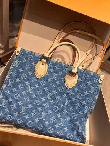 Louis Vuitton M46871 OnTheGo MM Denim Blue photo review