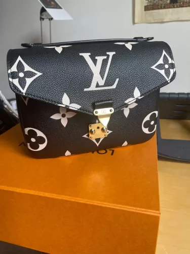 Louis Vuitton M45773 Pochette Métis Black/Beige photo review