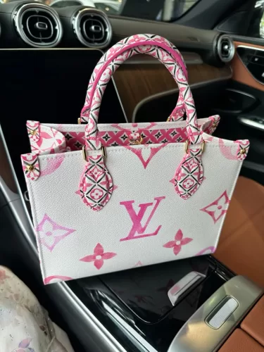 Louis Vuitton M22976 OnTheGo PM photo review